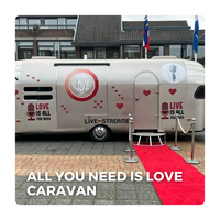Straattheater: All you need is Love Caravan
