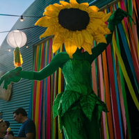 Steltenlopers: Dancing Sunflowers Straatheater Fun Factor Events