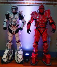 Witte en Rode Led Robot : Boeken / Inhuren